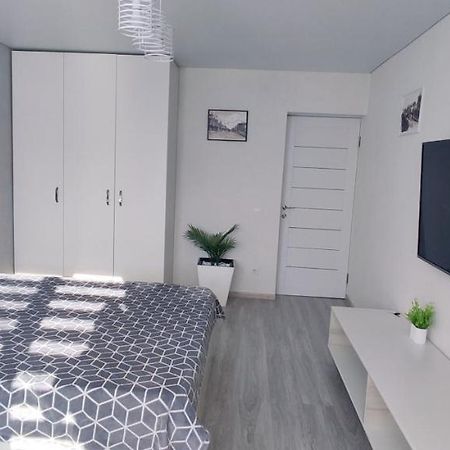 Large Apartment Near The Airport And City Center Kischinau Exterior foto